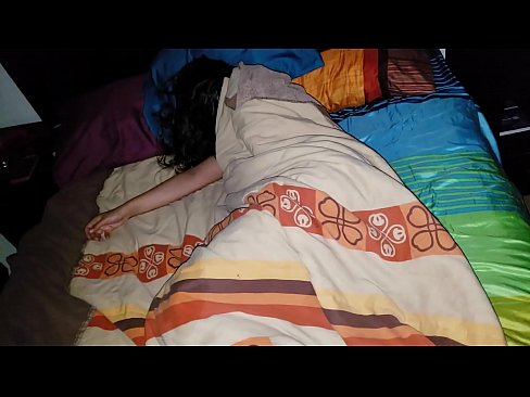 ❤️ Kasupoeg sõimab oma noort kasuema, kui ta magab. Kaunis porno at et.tradeis.top